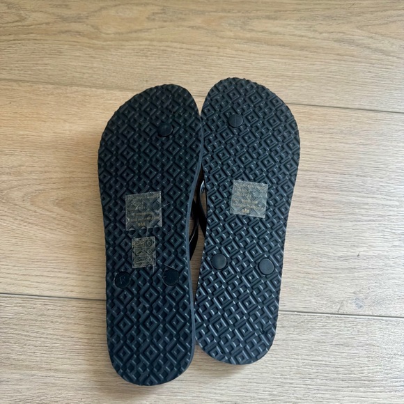 Tory Burch Leopard Flip Flops Size 9 - Picture 3 of 3